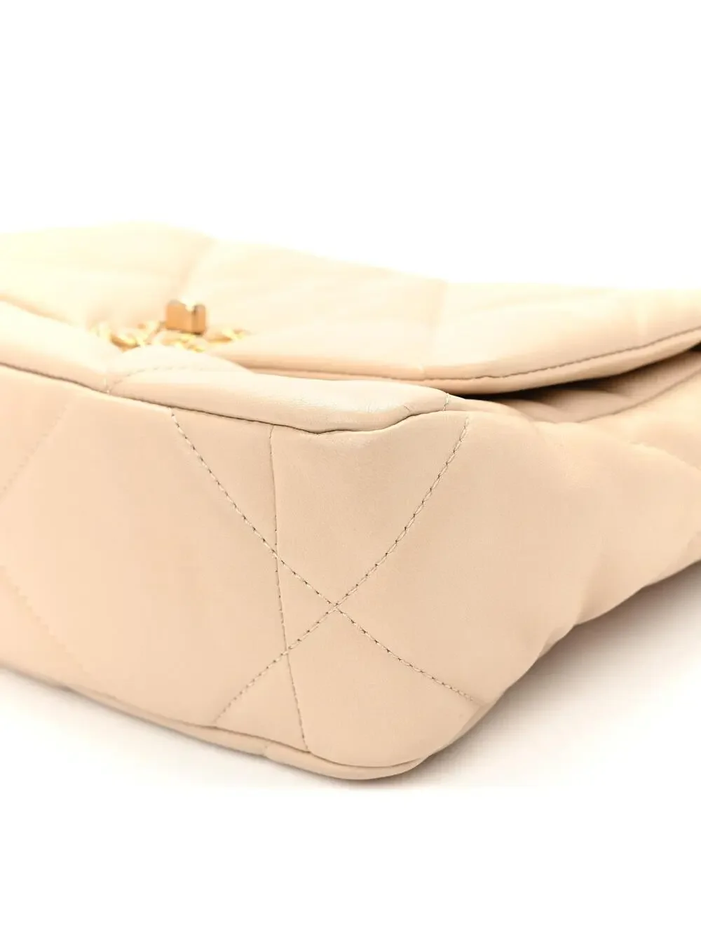 Lambskin Quilted Medium Chanel 19 Flap #333303C46B